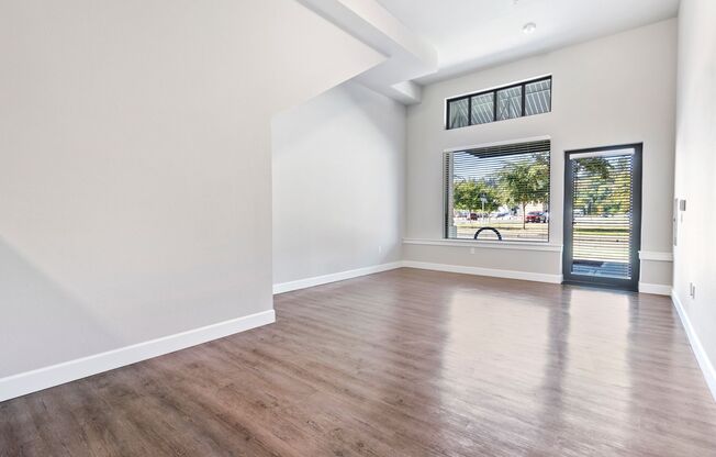 1 bed, 1 bath, 453 sqft, $2,450, Unit 422 SIM
