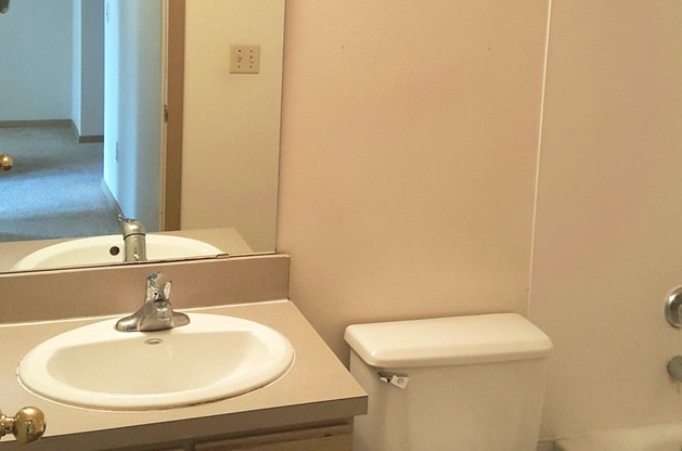 2 beds, 1.5 baths, 1,185 sqft, $3,045, Unit 304