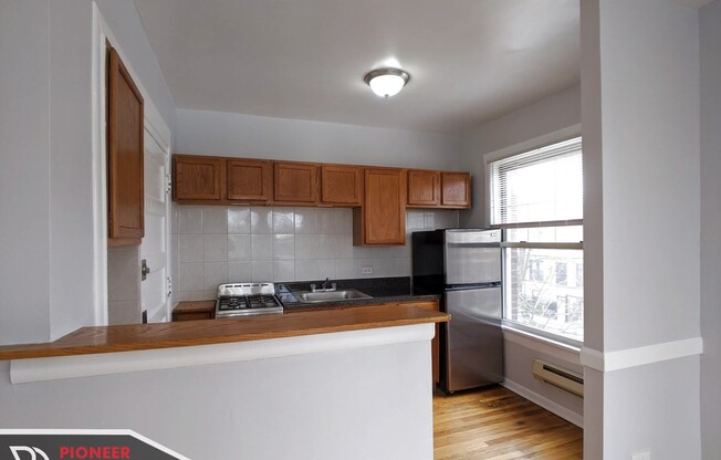 3257 W Wrightwood Ave