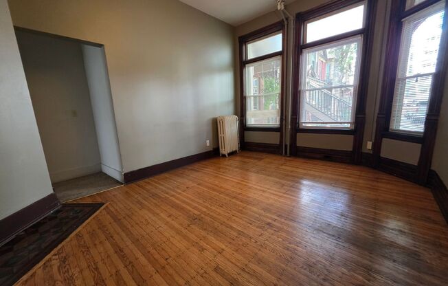 2 beds, 1 bath, $1,500, Unit 15-1