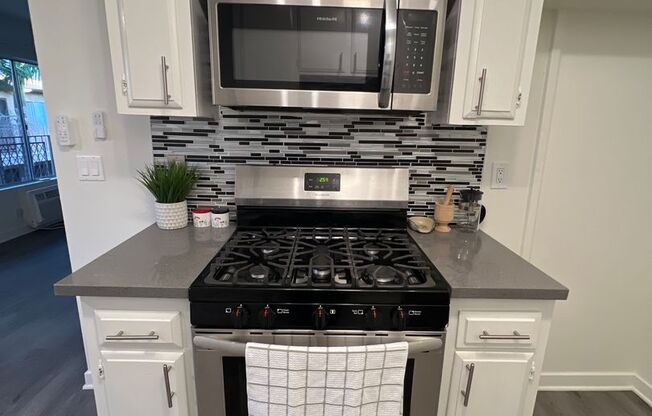 2 beds, 1 bath, 1,100 sqft, $2,475, Unit 241-39