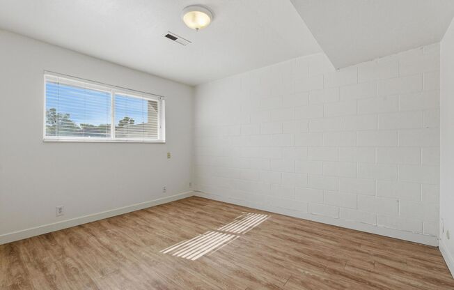 2 beds, 1 bath, 750 sqft, $1,175, Unit 31