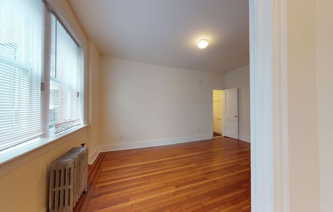 Studio, 1 bath, 296 sqft, $950, Unit 3-J