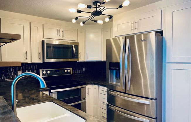 3 beds, 3 baths, $3,700, Unit # L 301