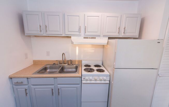 1 bed, 1 bath, 575 sqft, $750, Unit 2841 Cypress Way Apartment # 5