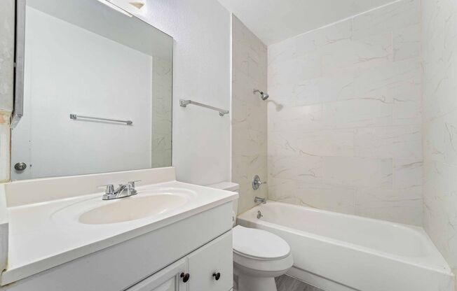 2 beds, 1.5 baths, $1,250, Unit 5280 Maryland Pkwy #C