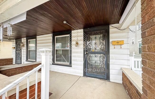 Charming 3-Bedroom Home with Modern Kitchen & Hardwood Floors – Move-In Ready!