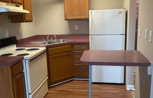 1 bed, 1 bath, $799, Unit #11