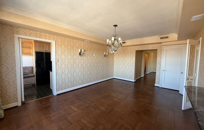 3 beds, 2 baths, 1,952 sqft, $3,200, Unit Royal York 916