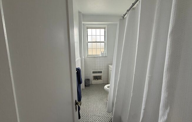 2 beds, 2 baths, 1,303 sqft, $3,000, Unit New King Edward  402