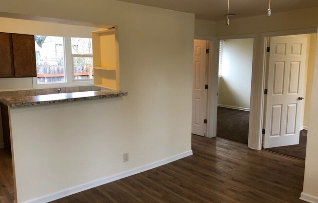 Newly Remodeled 2 Bedroom Duplex Unit