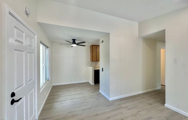 Indulge in coastal living in this beautiful 2bd 1ba Condo located in La Jolla area close to UCSD!