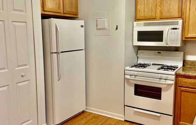 2 beds, 1 bath, 1,000 sqft, $1,295, Unit 609 Flint Rd. #5