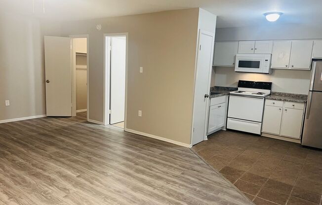 Studio, 1 bath, 494 sqft, $690, Unit 33