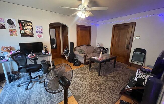 2632 N Oakland Ave