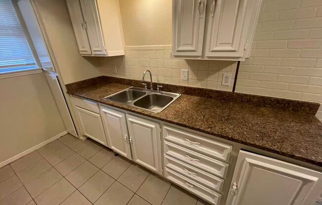 3 beds, 1.5 baths, $1,895