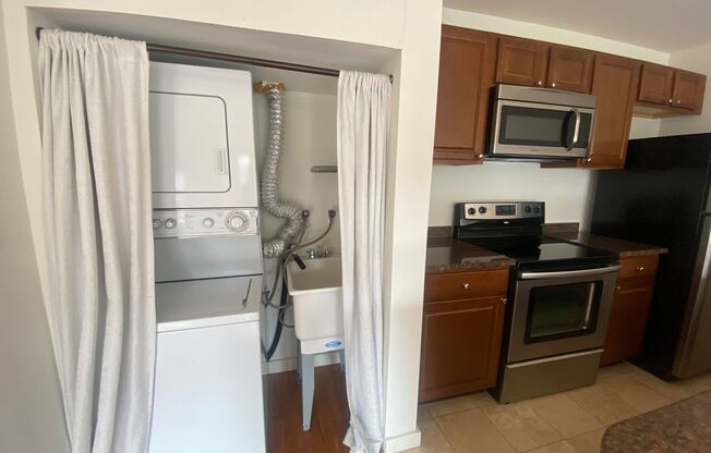 1 bed, 1 bath, 700 sqft, $1,600