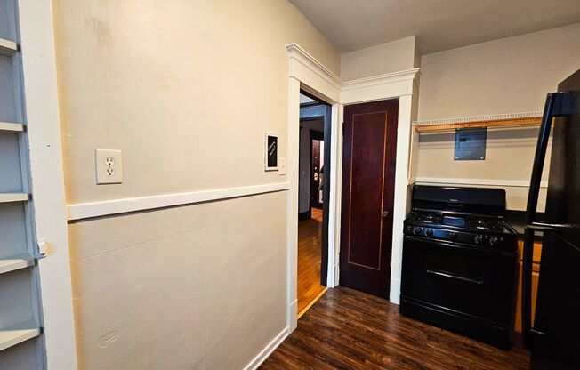 1 bed, 1 bath, $995, Unit 16D