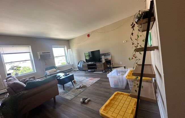 1 bed, 1 bath, $1,195, Unit 309