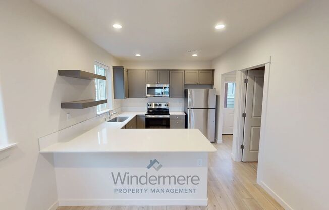 3 beds, 2.5 baths, 1,268 sqft, $1,995, Unit 384 Arissa