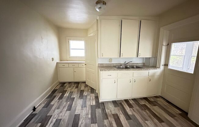 2 beds, 1 bath, $995