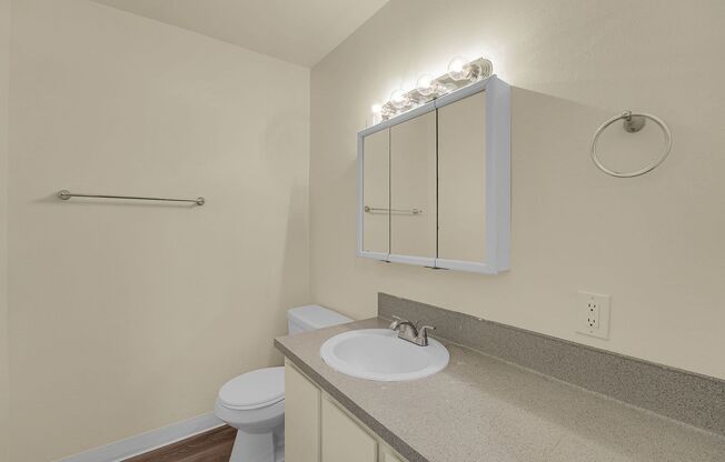 2 beds, 1 bath, 900 sqft, $1,500, Unit 760-72