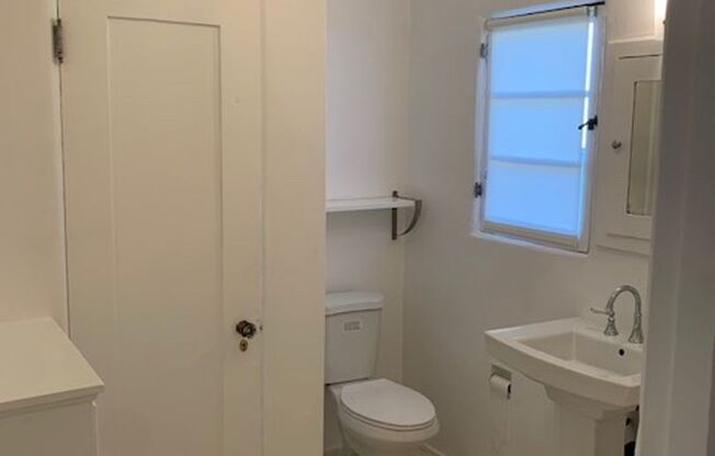 1 bed, 1 bath, $2,595, Unit 32-67