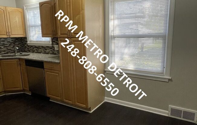 4 beds, 1 bath, $1,350, Unit (RRR)