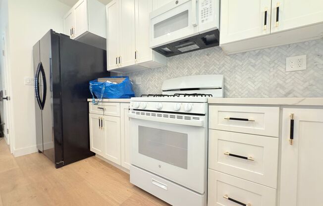 Beautifully Renovated 3-Bedroom Home in West Hills