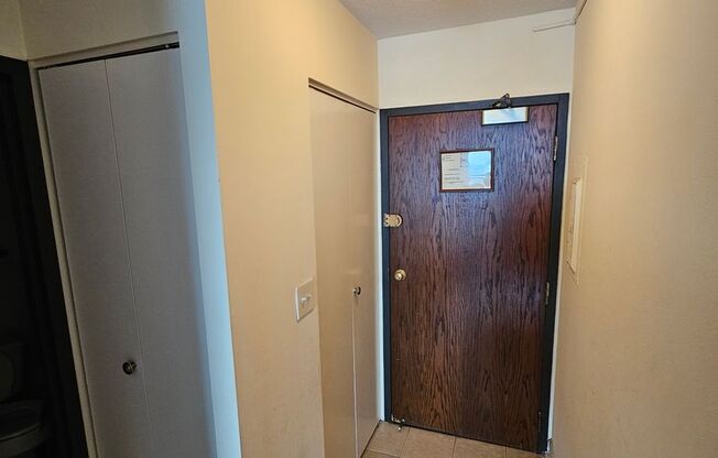 1 bed, 1 bath, 700 sqft, $1,650, Unit 0907