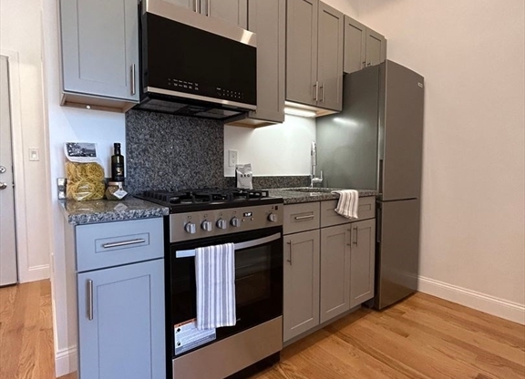 Studio, 1 bath, $1,475, Unit 1L