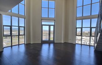 Fantastic 2 Bed/2Bath Penthouse with Panoramic Views at City Heights
