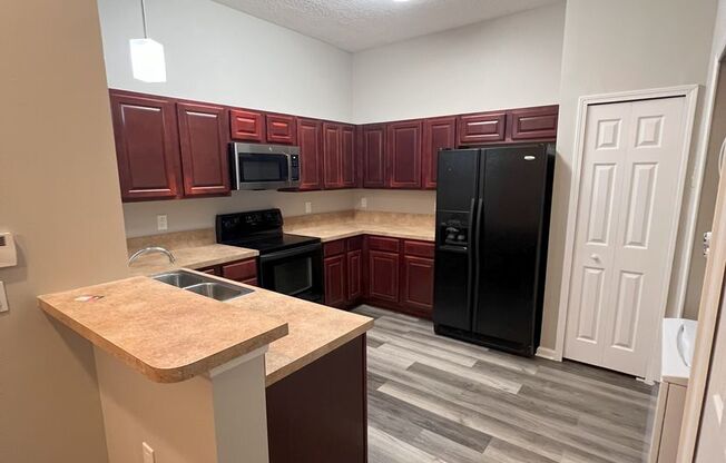 3 beds, 2 baths, $1,575, Unit Unit #1307