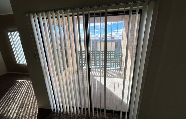 2 beds, 1 bath, 861 sqft, $970, Unit 04