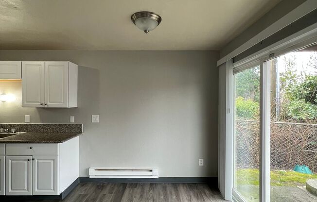 2 beds, 1 bath, 850 sqft, $1,495, Unit 05