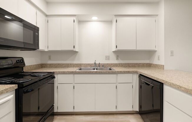 2 beds, 1 bath, 825 sqft, $1,595, Unit 048