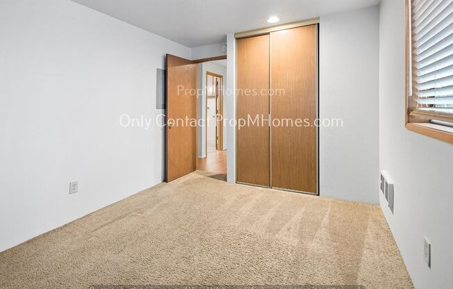 2 beds, 1 bath, 850 sqft, $1,599, Unit 236 NE 143rd Avenue