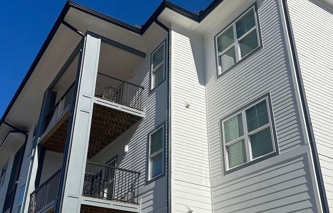 2 beds, 2 baths, 1,026 sqft, $1,550, Unit 5-5201