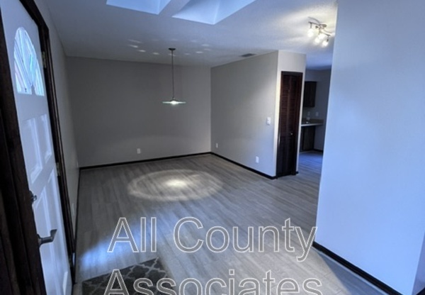1316 ROLLINGWOOD CT