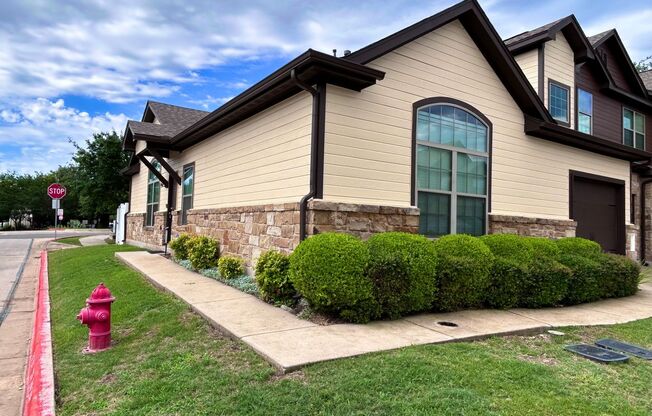 11252 Lost Maples Trail |  3 Bed 2 Bath Garage $1995
