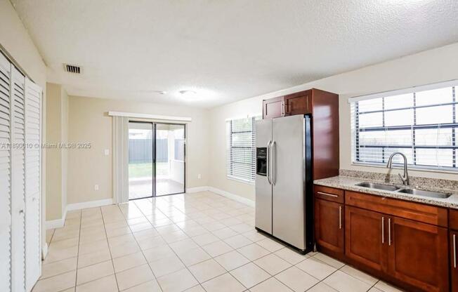 20015 W OAKMONT CIR