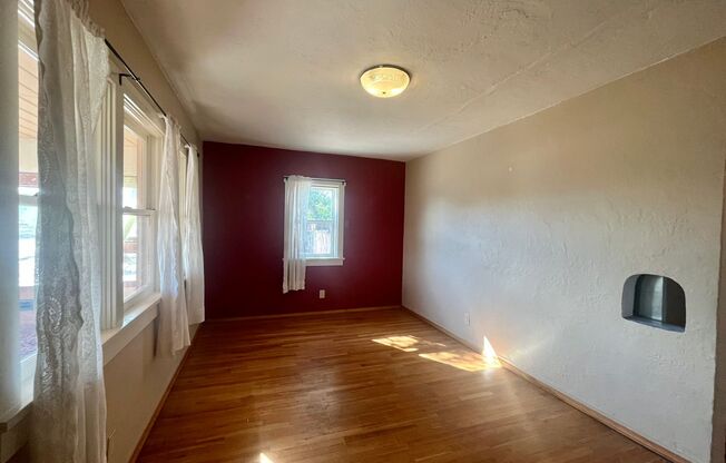 Pleasant 2 Bedroom 1 Bathroom Home In The Monkbridge Gardens Neighborhood!