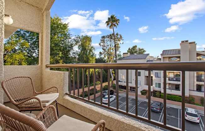 2-Bedroom Condo with Balcony – The Met, Woodland Hills