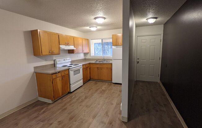 3 beds, 1.5 baths, 900 sqft, $1,695, Unit 25