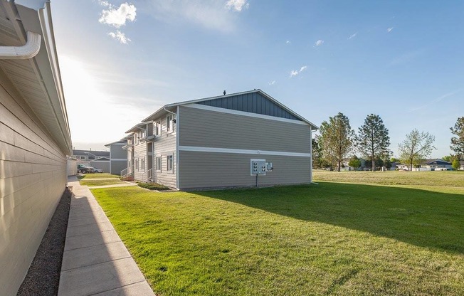 Apartments in Billings, MT surrounded by green grass field