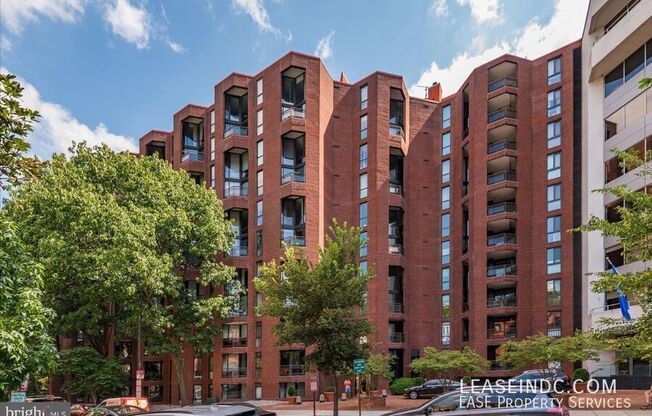 1099 22nd Street NW #406