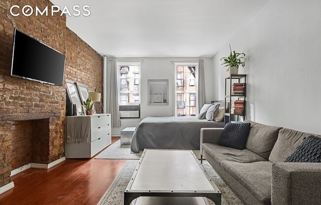 426 W 46 ST