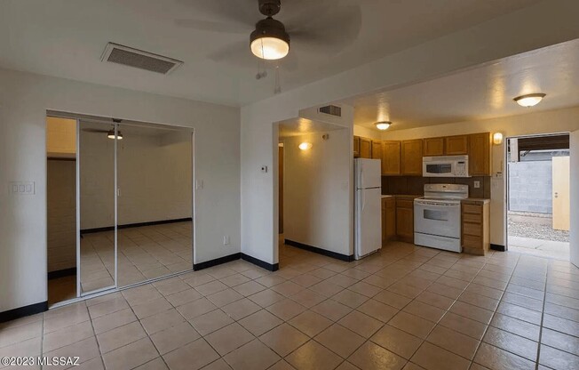 3214 E 4 ST