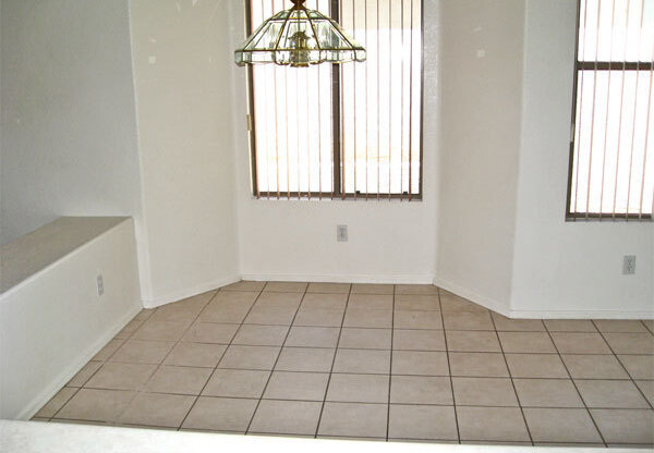 Great 3 bedroom, 2 bath home in great Glendale location!