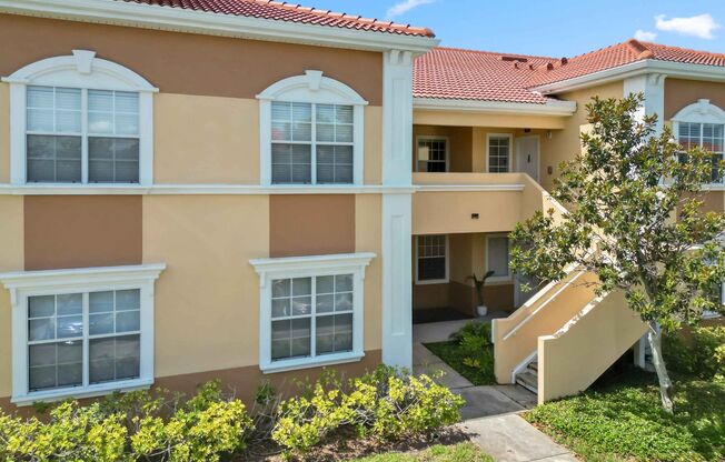 2/2 condo available now for annual lease